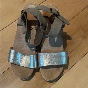 Bryr Metallic Two Tone Heel Sandals